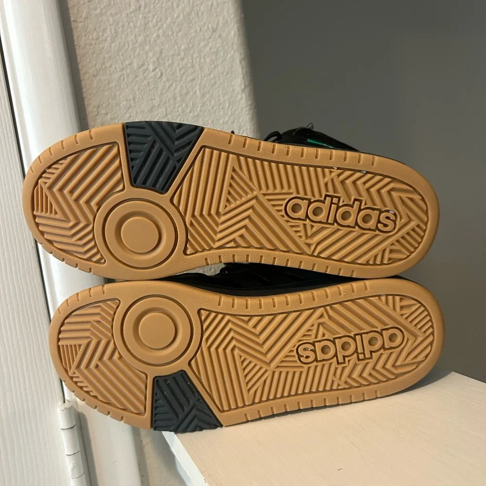 Adidas kids Hoops Mid 3.0 GZ9648 Black Green Gum Bottom Youth Size 4Y - Picture 8 of 9